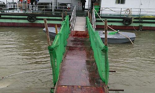 新建栈桥坚固耐用，保证了测验安全